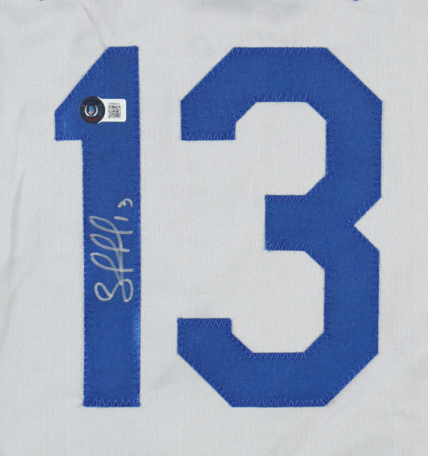 Salvador Perez Signed Jersey (Beckett)