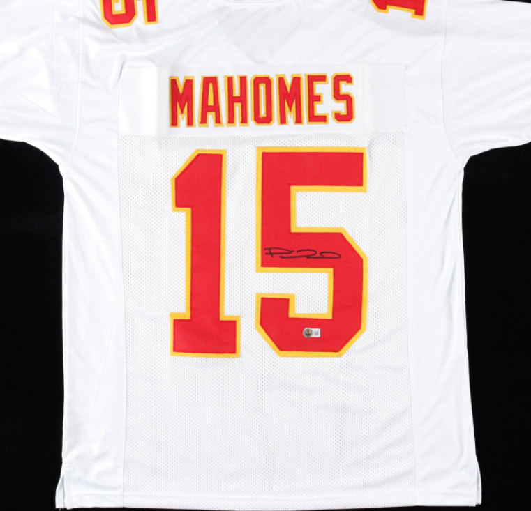 Patrick Mahomes Signed Jersey (Beckett)